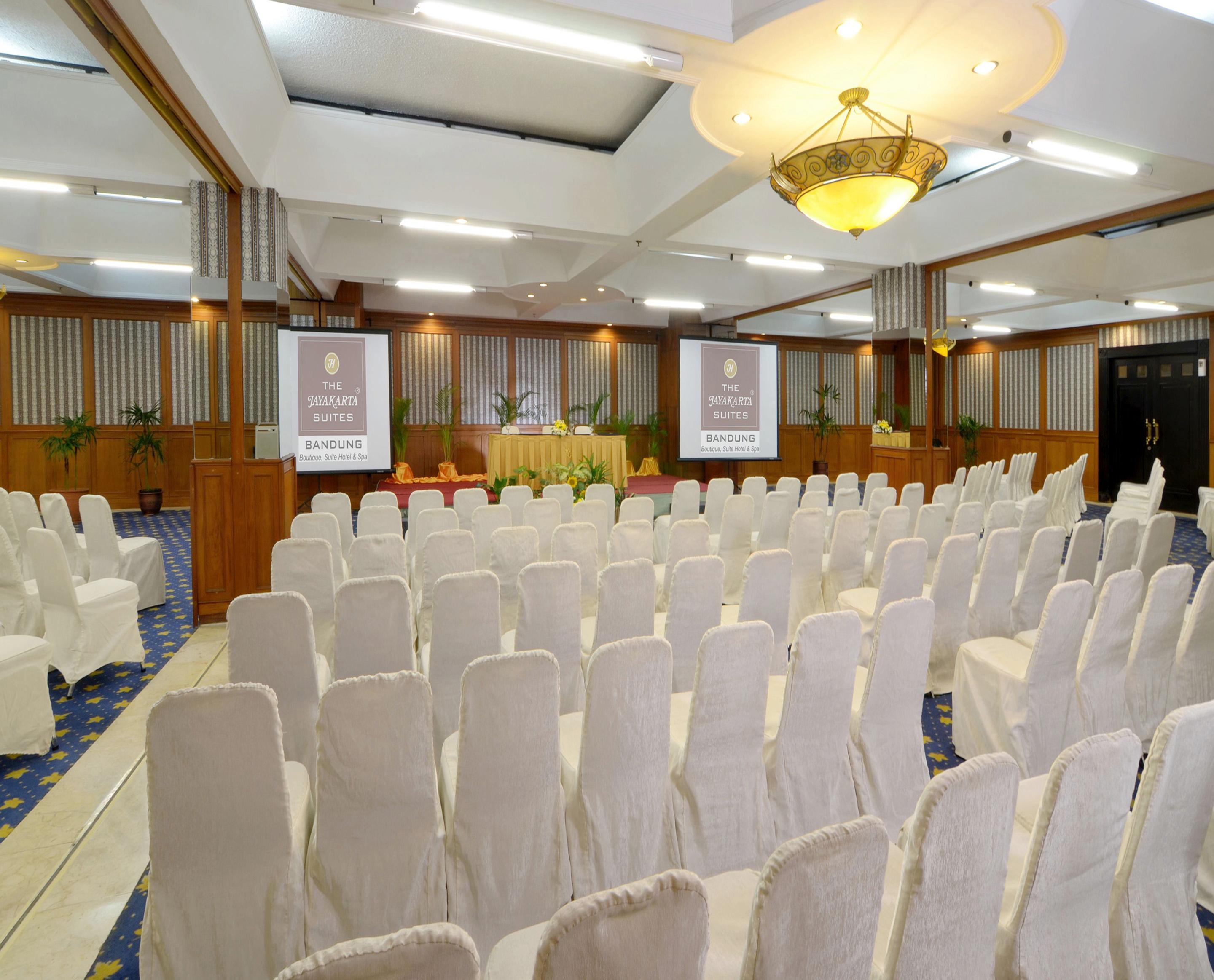 The Jayakarta Suites Bandung Exterior foto