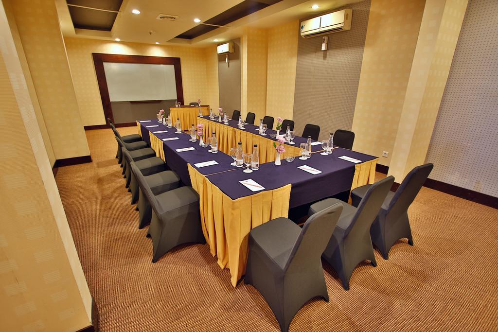 The Jayakarta Suites Bandung Exterior foto