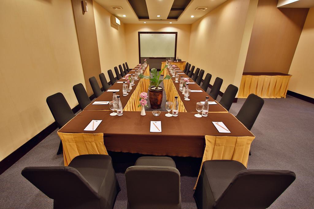 The Jayakarta Suites Bandung Exterior foto